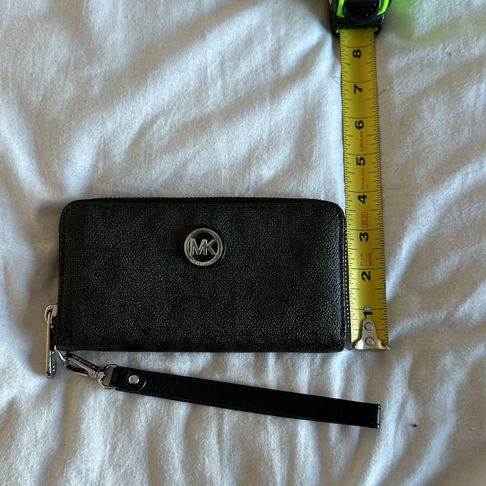 Michael Kors Wallet - Picture 7 of 7